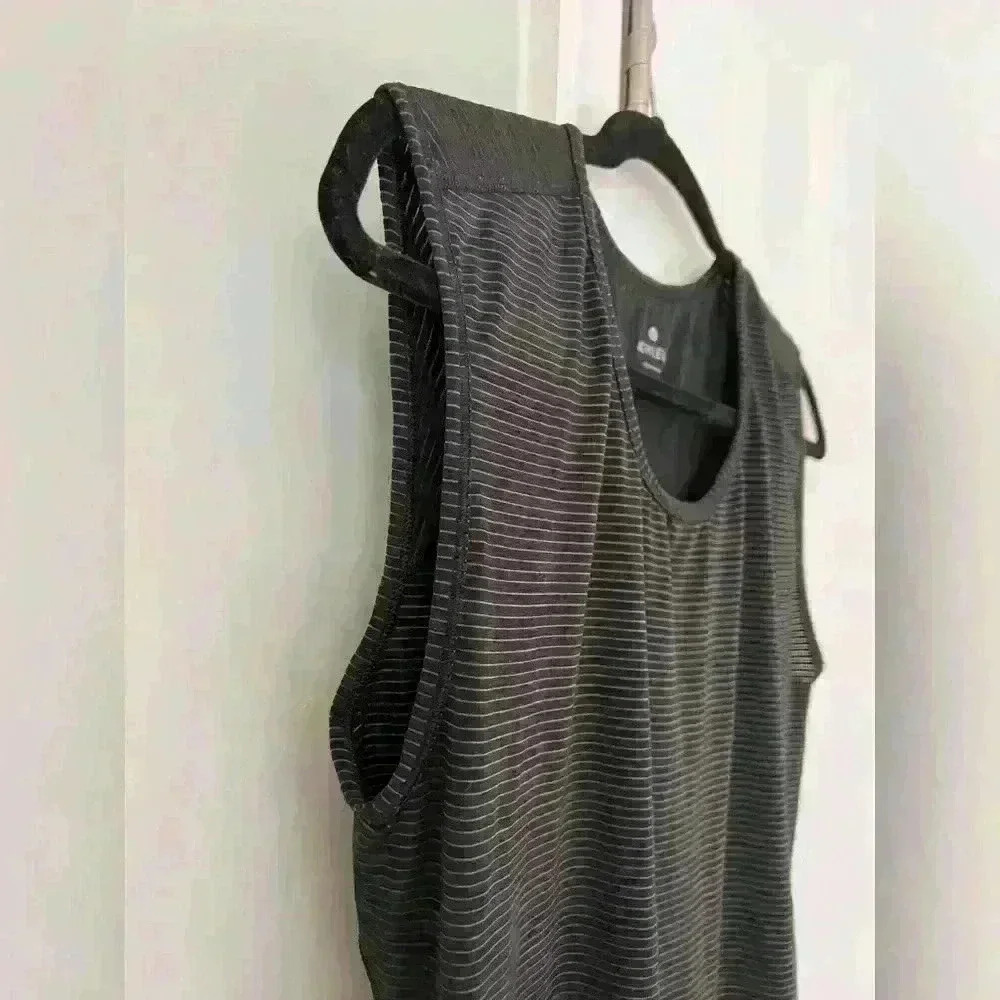 Women’s Athleta size XS Black Tank top boxy style with stripe - Picture 5 of 5